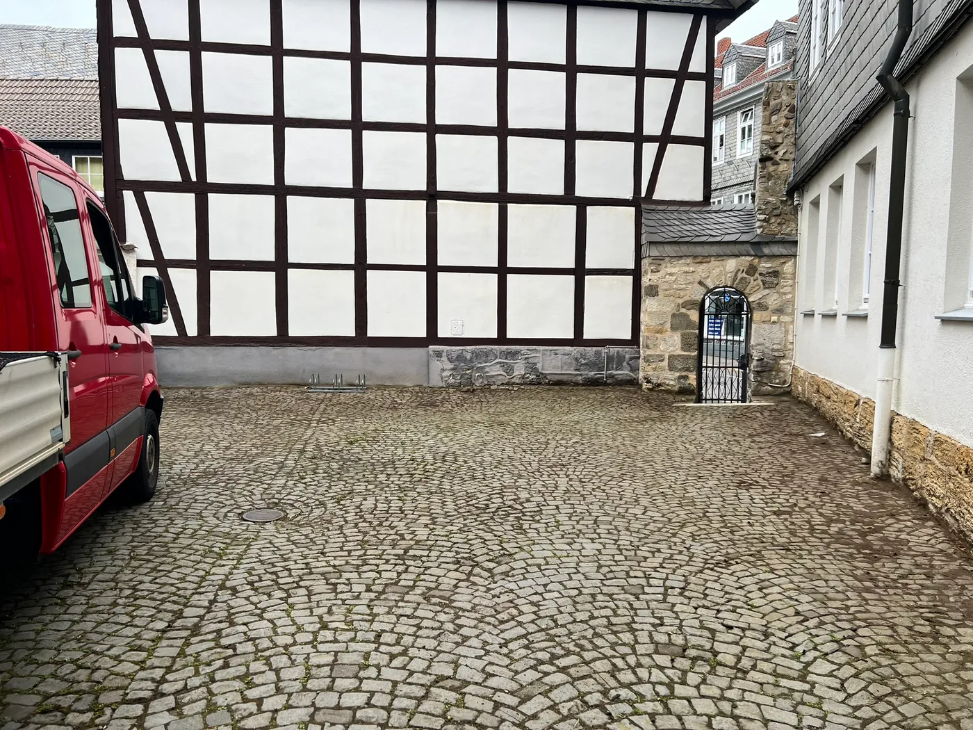 Natursteinpflaster-Innenhof in der Goslarer Altstadt – Pflasterarbeiten