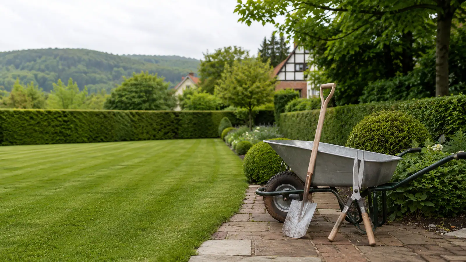Was kostet Gartenpflege? Der ehrliche Ratgeber zu Preisfaktoren